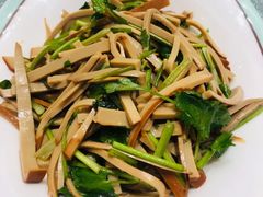 香菜拌鸡蛋干-松沪名灶·豆浆鱼头·新上海菜(飞航吾悦广场店)