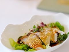 皇帝鱼刺身配牛油果和小红萝卜-Jean Georges