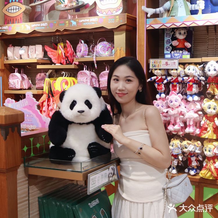 广州🐯娃在长隆白虎餐厅跟老虎用餐又幸福了