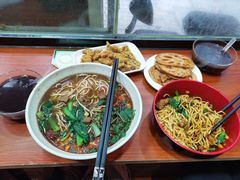 -爆炸头阿姨小四川正宗川味小吃(无任何分店)