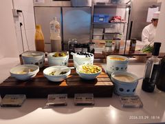 -亚洲国际大酒店·云顶阁旋转自助餐厅