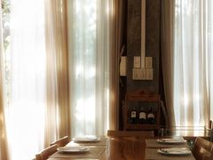 -Chom Cafe and Restaurant