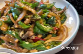 Stir-Fried Green Pepper with Pork Ear Skin