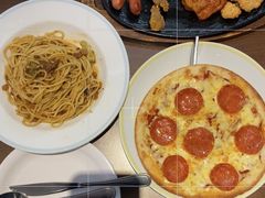 培根鸡肉双拼披萨-萨莉亚意式餐厅(杭州滨江天街店)