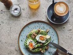 牛油果煮蛋吐司-RAC BAR(安福路店)