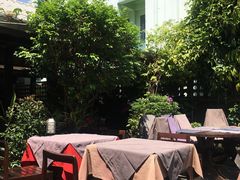 -Dash Teak House