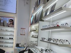 -美式眼镜·授权蔡司.依视路.尼康.豪雅.明月(南翔印象城店)