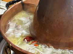 -果松木炭酸菜铜火锅·外婆参鸡汤