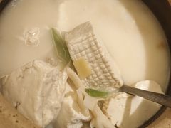 鸡汤蒜子炖台州豆腐-麻六记(新天地店)