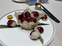 红衣少女-蝶园·装修中(BFC外滩金融中心店)