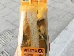 -全家便利店(杭州龙翔桥地铁站店)