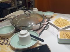 -黄记煌三汁焖锅(新佳丽江汉路店)