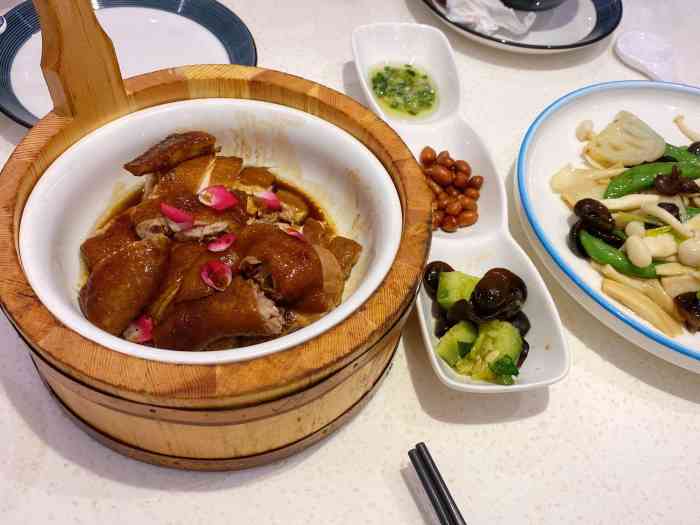 太兴餐厅(南宁万象城店)-"[薄荷]环境:位于万象城负一楼,以前的门.