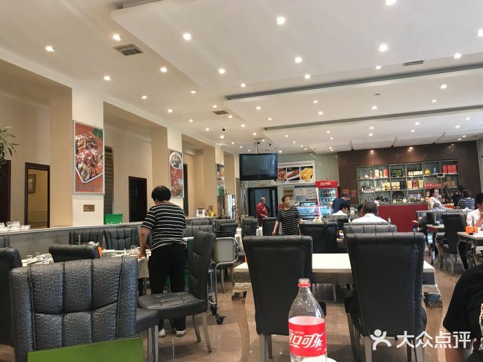 巢香扣肉馆大堂图片