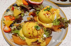 Smoked Salmon Benedict
