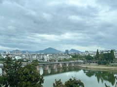 -披云山庄