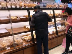 面包甜点陈列柜-莉莲蛋挞(大华悦沢书店)