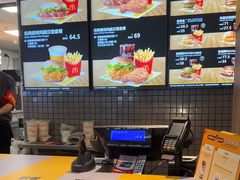 -麦当劳(深圳北站B2检票口楼上)