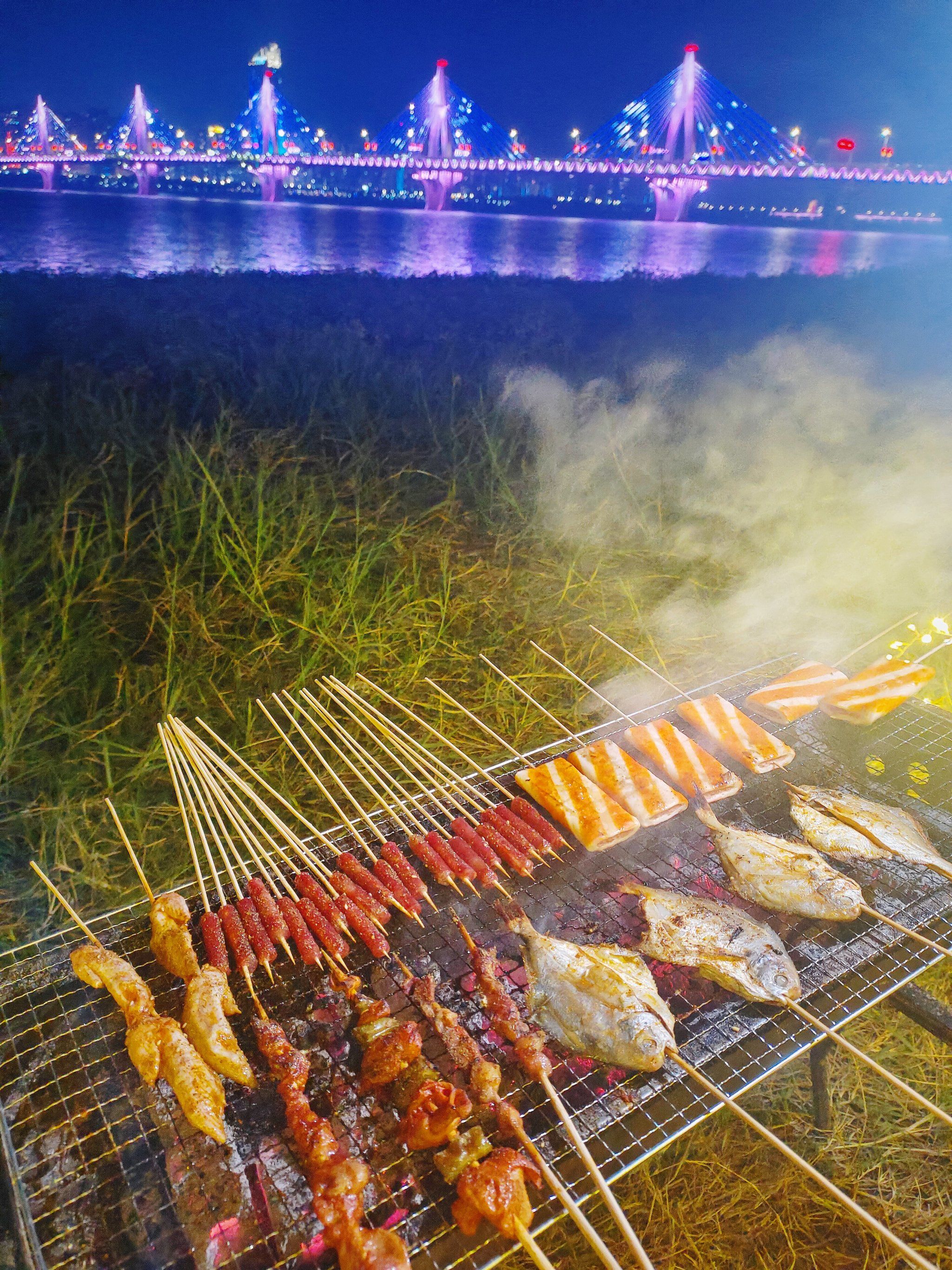 摩天轮🎡下恰烧烤🍢