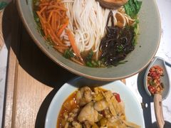 泡椒酸笋牛蛙圆粉-百春原湖南牛肉粉(百联世纪店)