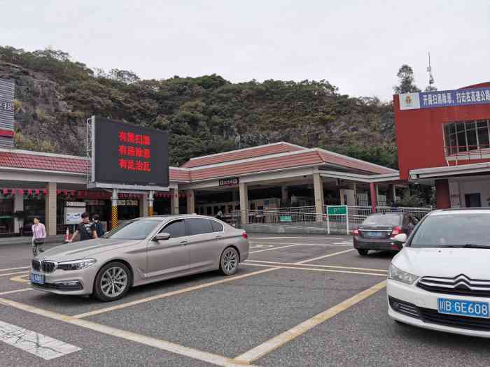 隆昌东服务区-停车场