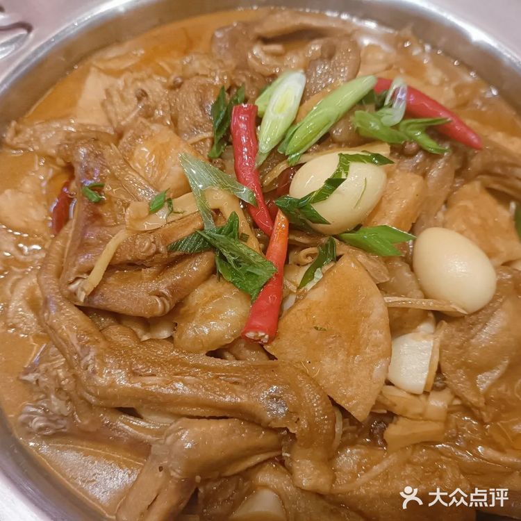 胖哥俩肉蟹煲家上新品啦~鸭掌煲，哇，很软糯脱骨