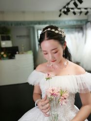 -雪莉美妆婚纱馆