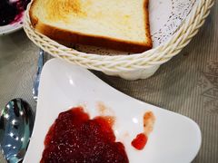 烤切片白面包-小白桦西餐厅