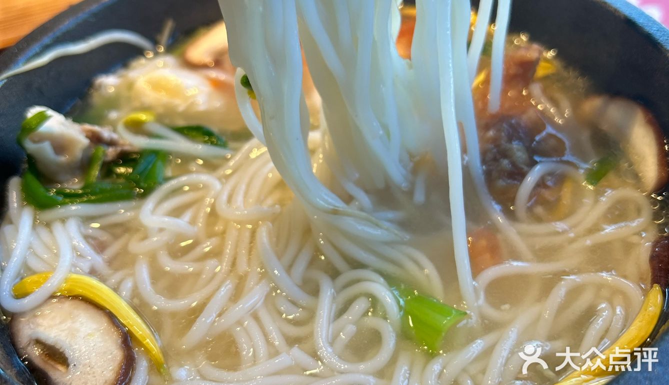 一家可以从早坐到晚宜茶宜酒的有趣场所～🏄