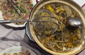 Stone Olive Chicken Pot (1 Pot + 2 Plates of Chicken)
