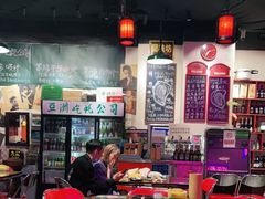 大堂-蚝堡海鲜·威海菜·海肠捞饭·烧烤·亚洲吃蚝公司(幸福门店)