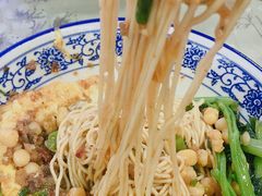 -渝之汇牛肉豌杂面