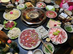 -茅草房·河畔园林火锅
