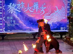 -三亚火车头万人海鲜广场