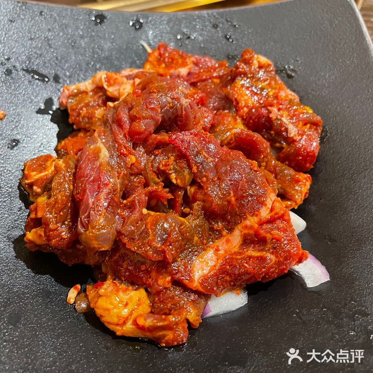 总统府旁有个山洞烤肉？