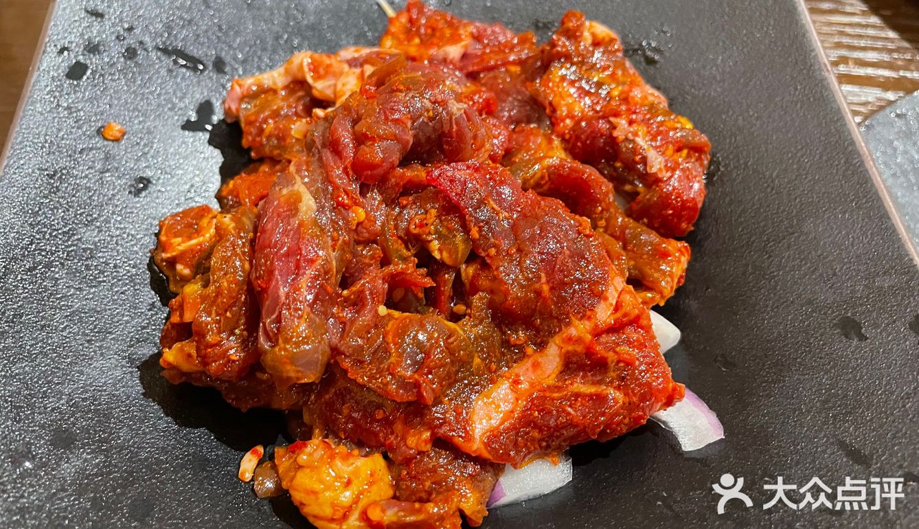 总统府旁有个山洞烤肉？