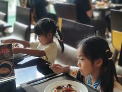 -大中华希尔顿酒店-念自助餐·嗨啤·小龙虾