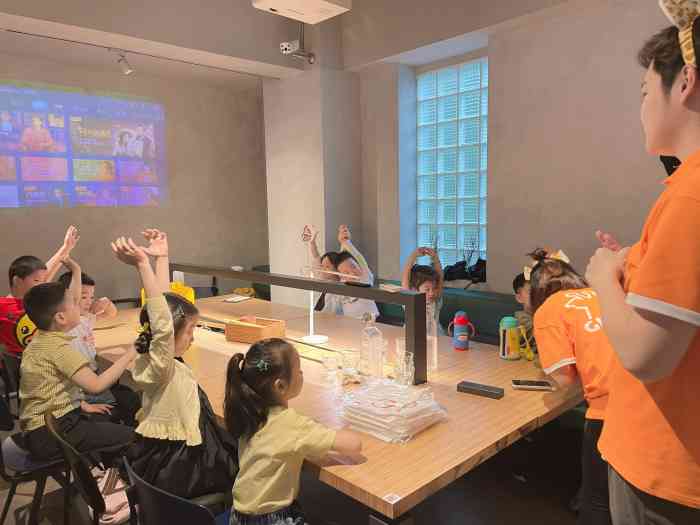 长颈鹿火花思维线下课(常州旗舰校)-"【位置】长颈鹿美语位于北大街九