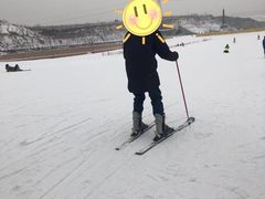 -采薇庄园四季滑雪场