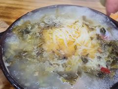 酸菜肉片米线-贵州沾水米线(学田湾店)