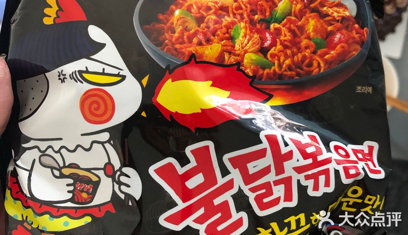 各种丸子。鸭血、油豆皮太好吃了，我们还提前泡了一下