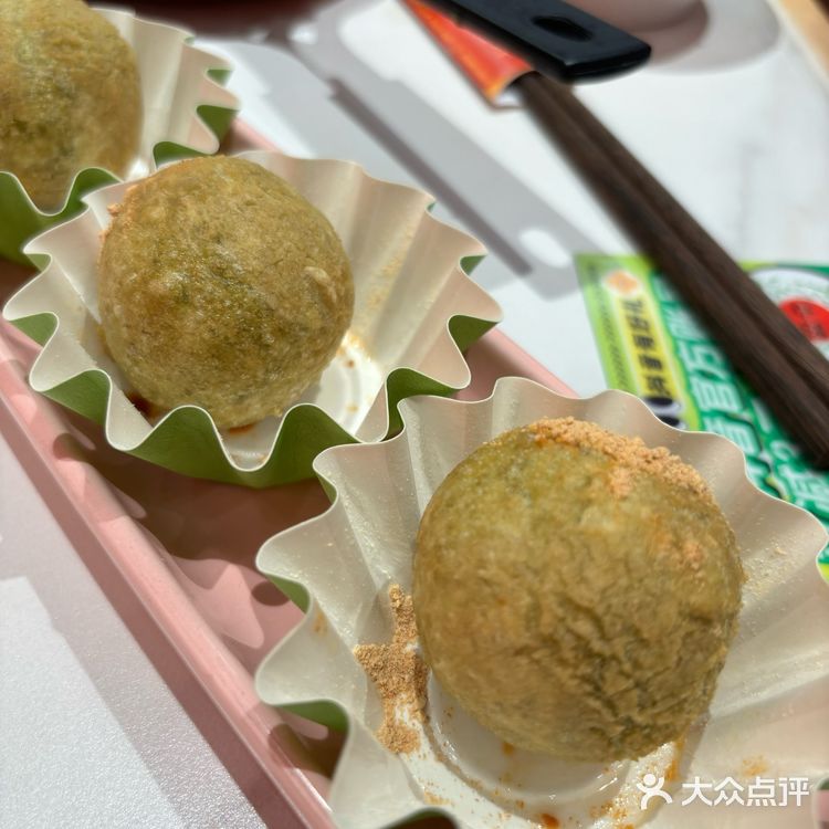 关键还能免费续一次粉丝 蟹粉拌面:面是比较劲道的