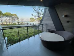-上海滴水湖皇冠假日酒店