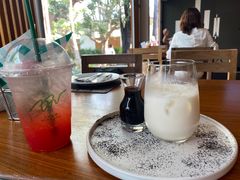 -Chom Cafe and Restaurant