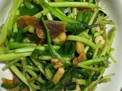 藜蒿炒腊肉-回家吃饭·地道南昌菜(建德观总店)