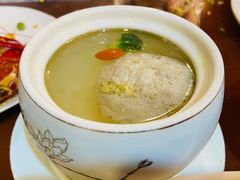 蟹黄狮子头-江上江·精致淮扬菜