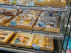 面包甜点陈列柜-可颂坊(凉城店)