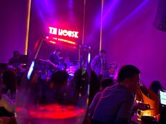 -TZ House音乐现场(来福士中心店)