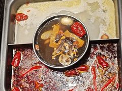 -老牌坊云南鱼豆花火锅(哈西万达店)