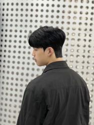 -一家只做男发烫染的店